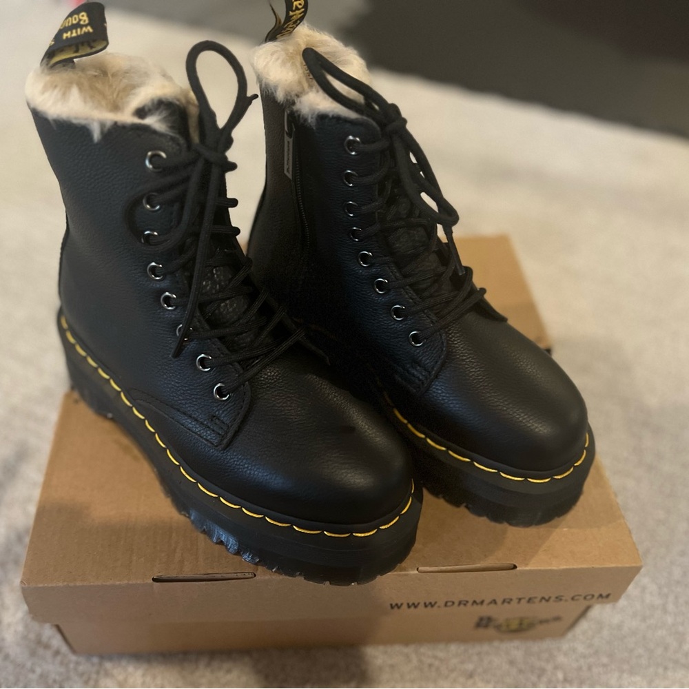 Brand new Dr. Martens Women's Jadon Faux Fur Lined Boot with box